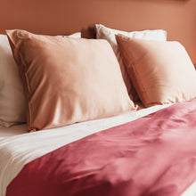 Afbeelding in Gallery-weergave laden, Bamboo Silk Kussensloop Nude Rose