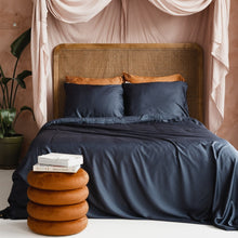 Afbeelding in Gallery-weergave laden, Bamboo Silk Dekbedovertrek Midnight Blue