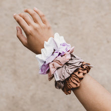 Afbeelding in Gallery-weergave laden, Bamboo Scrunchie Lovely Lila (2st)
