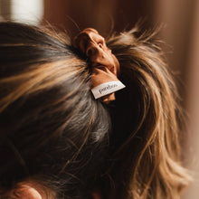 Afbeelding in Gallery-weergave laden, Bamboo Scrunchie Copper Gold
