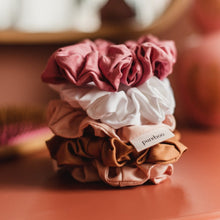 Afbeelding in Gallery-weergave laden, Bamboo Scrunchie Nude Rose
